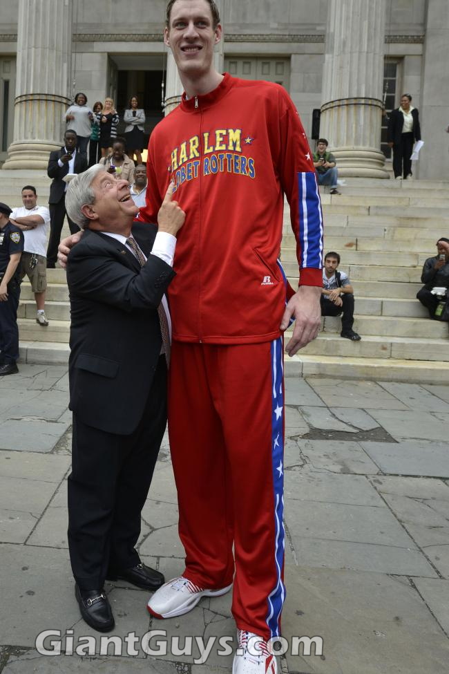 17699250685f505f569d1cbb77126d02 crop north