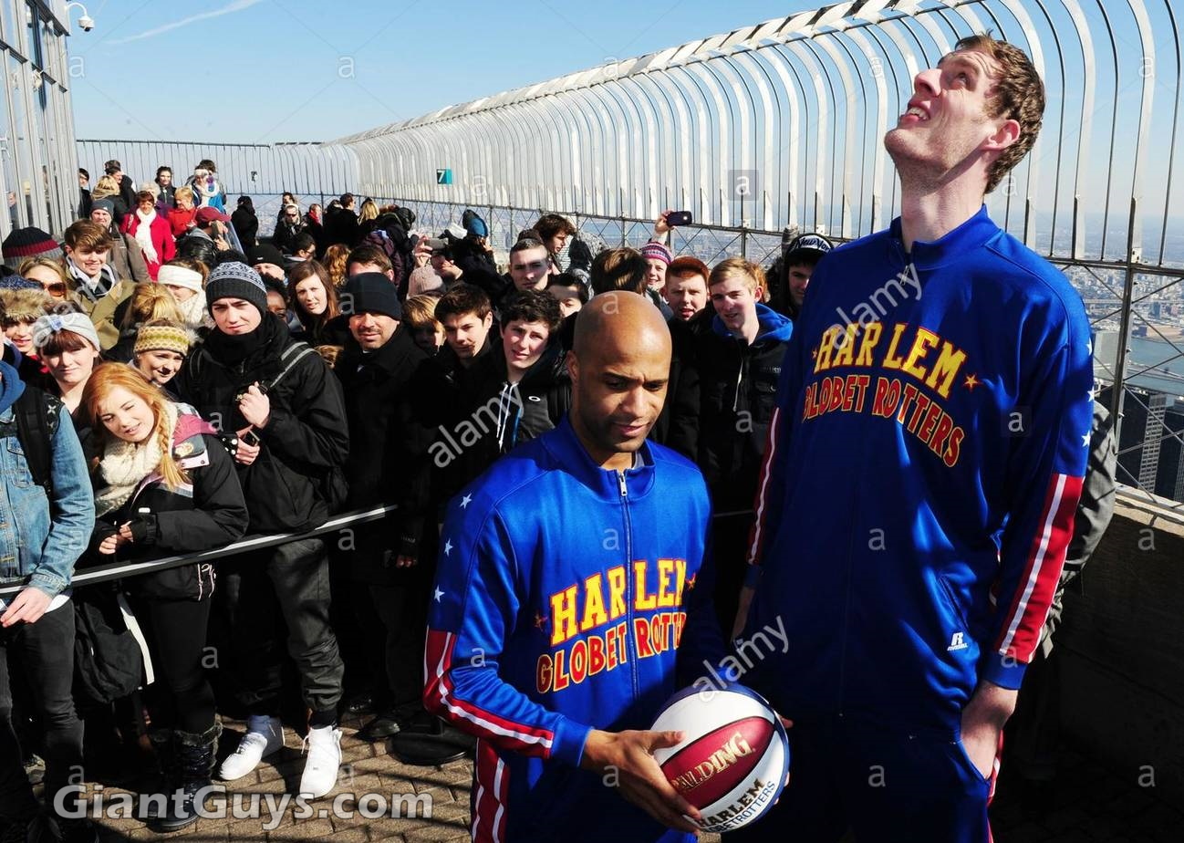 feb-13-2012-manhattan-new-york-us-harlem-globetrotter-flight-time-C9RG8A