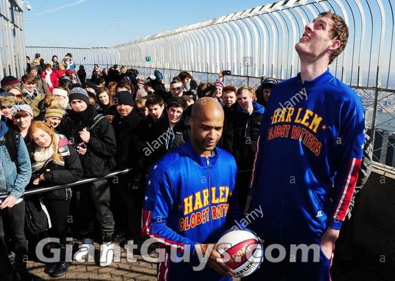 feb-13-2012-manhattan-new-york-us-harlem-globetrotter-flight-time-C9RG8A