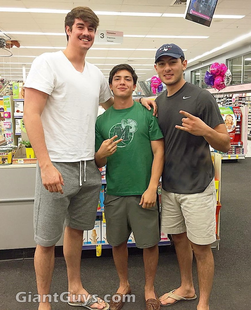 Daniel Amigo - Tall Guys Free 