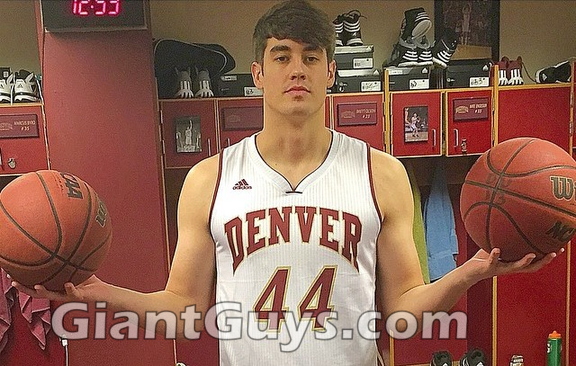 Daniel Amigo - Tall Guys Free 