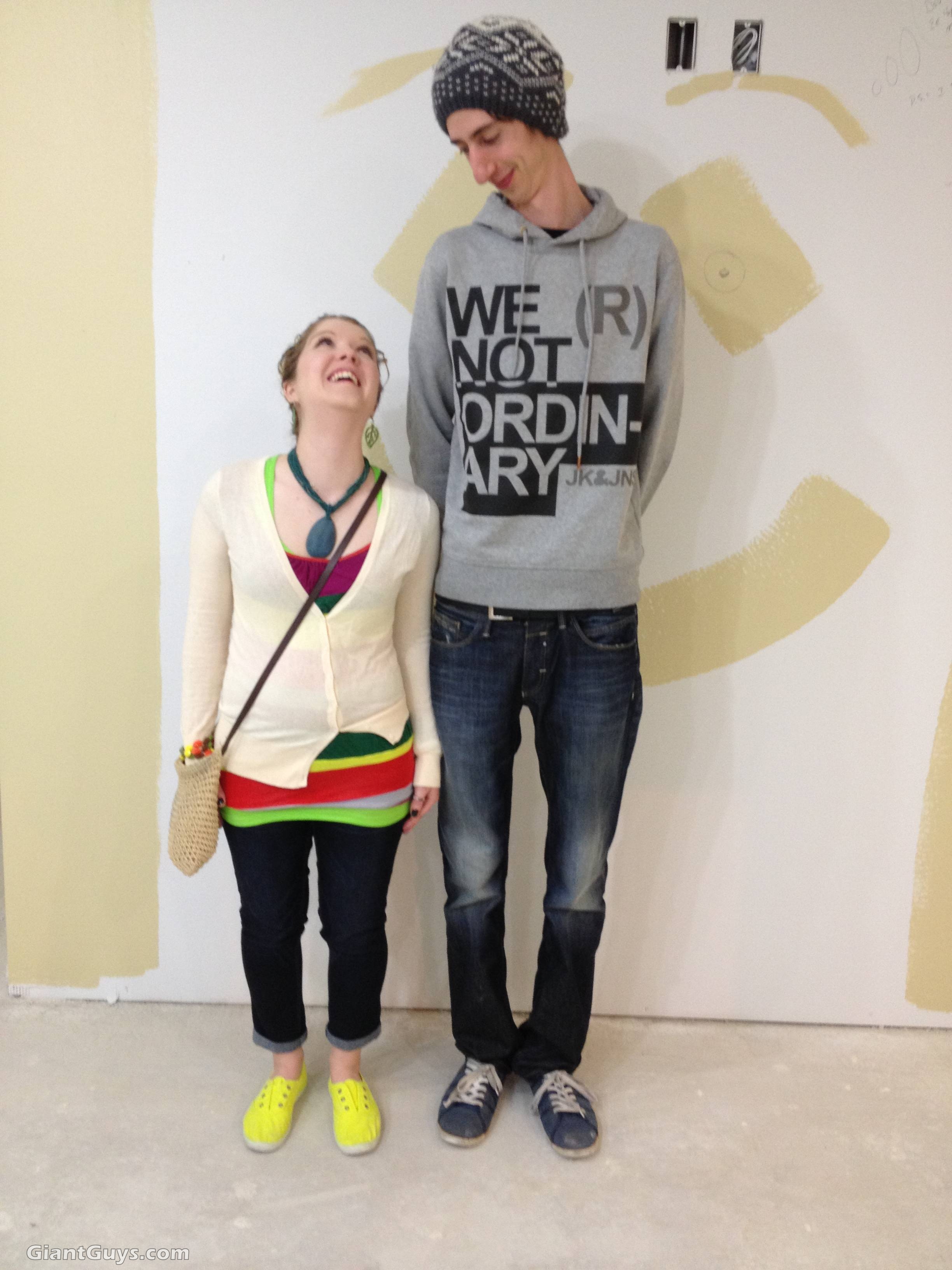 636038464894620833107683915 short girl 2