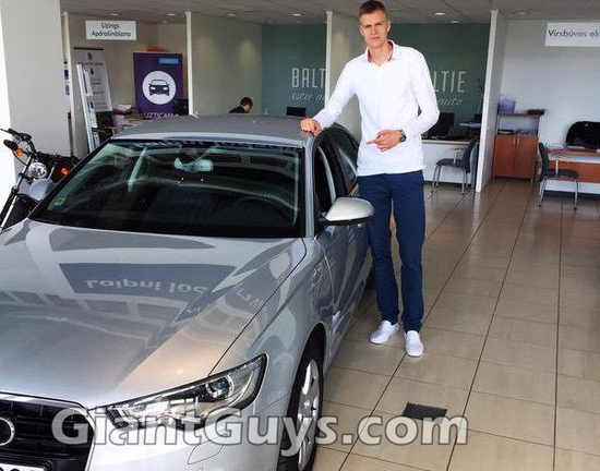 Kristaps Porzingis - Tall Guys Free 