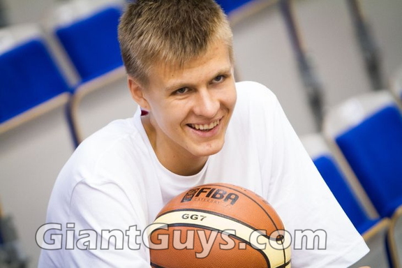 Kristaps Porzingis - Tall Guys Free 