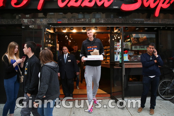 Kristaps Porzingis - Tall Guys Free 