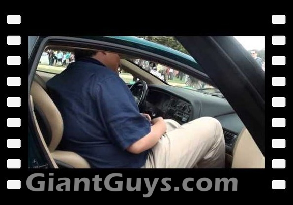 GIANT MAN attempts to get into a tiny Supercar cockpit... Jaguar XJ220