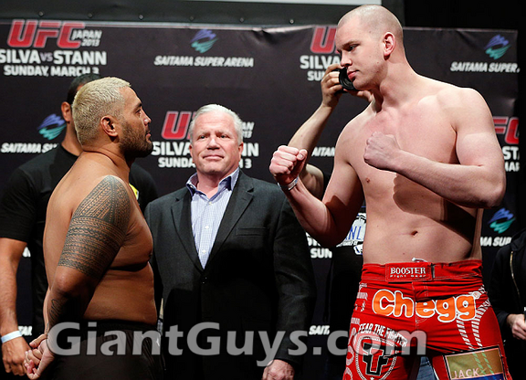 ufconfueltv8-weigh-ins61