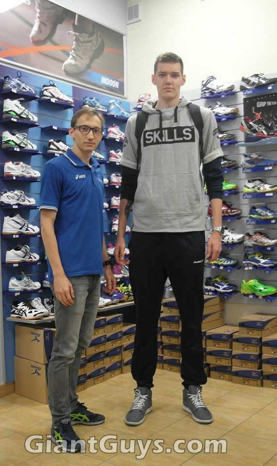 Tall Guys Free (370)