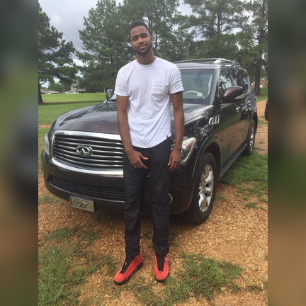 Damion Moore 6'11- - -