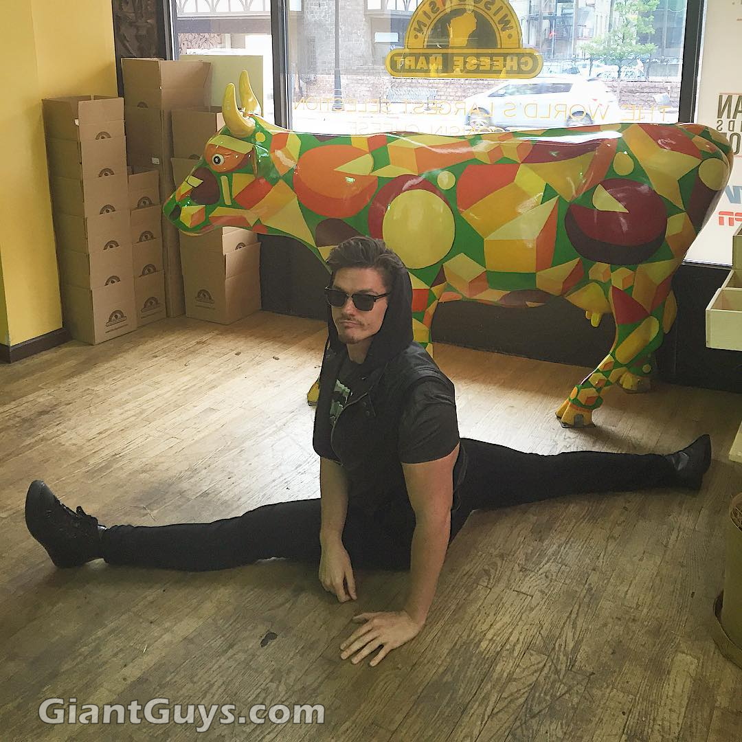 Brent Heuser - Tall Guy Doing The Splits