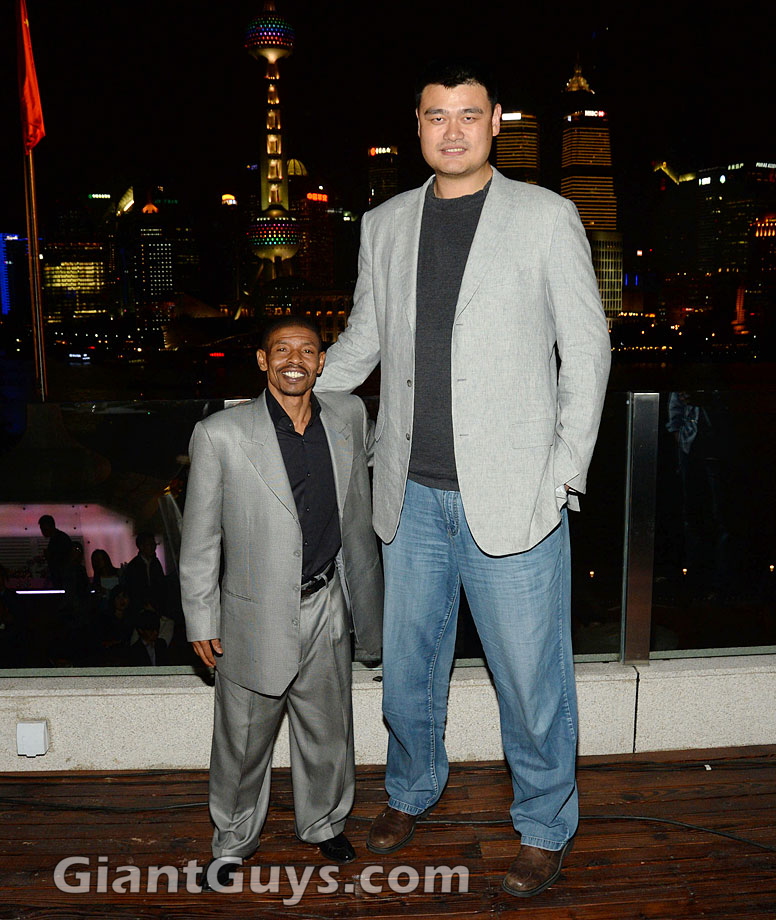 Yao-Ming-Muggsy-Bogues