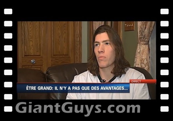 [FR} Vincent Champagne is a 7'1 (216 cm)  GIANT!