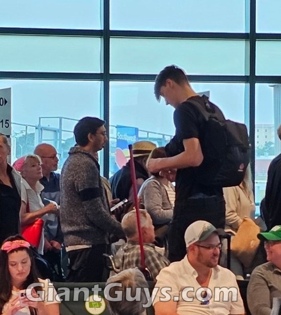 Olivier Rioux tall 7ft8