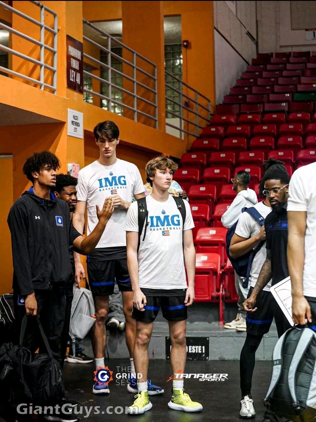 Olivier Rioux tall 7ft8