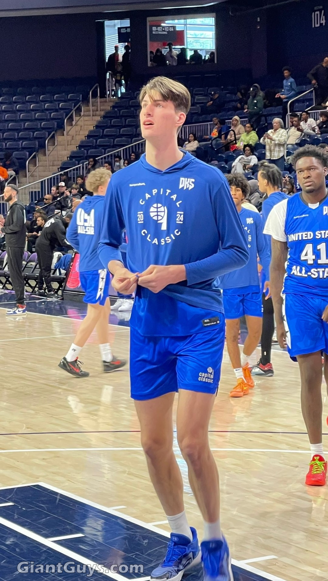 Olivier Rioux tall 7ft8