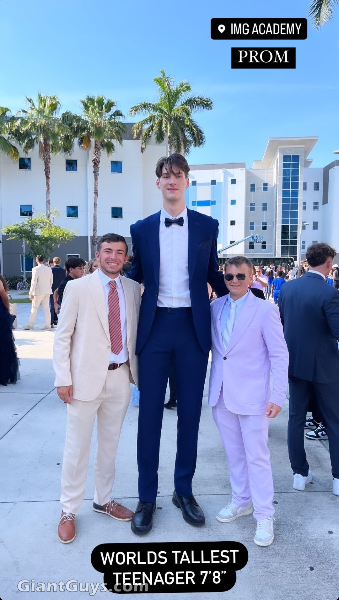 Olivier Rioux tall 7ft8