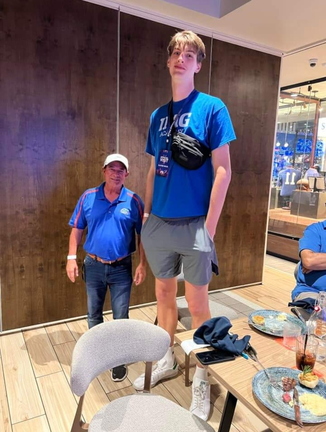 Olivier Rioux tall 7ft8