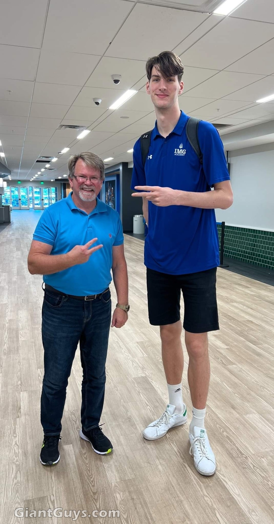 Olivier Rioux tall 7ft8