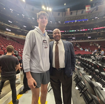 Olivier Rioux tall 7ft8