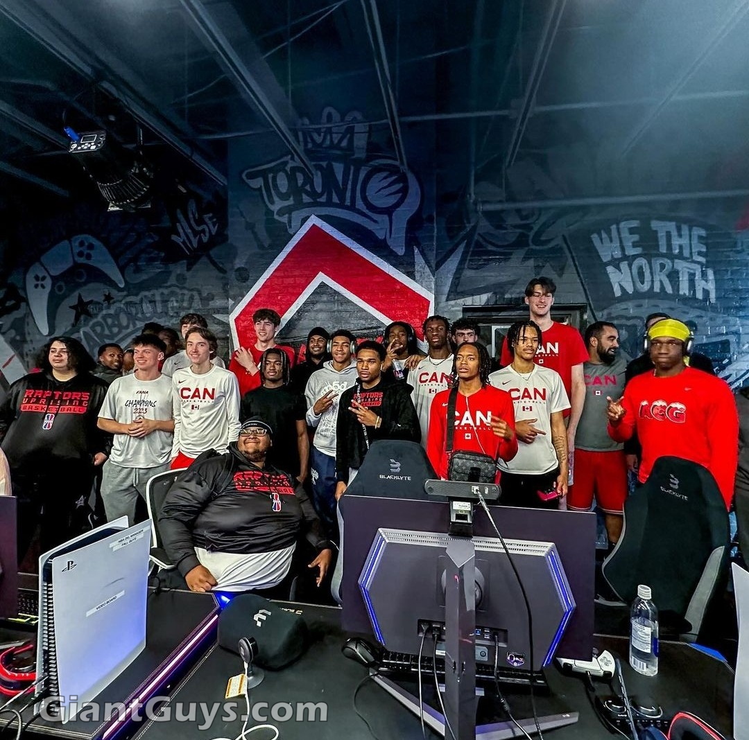 Olivier Rioux tall 7ft8