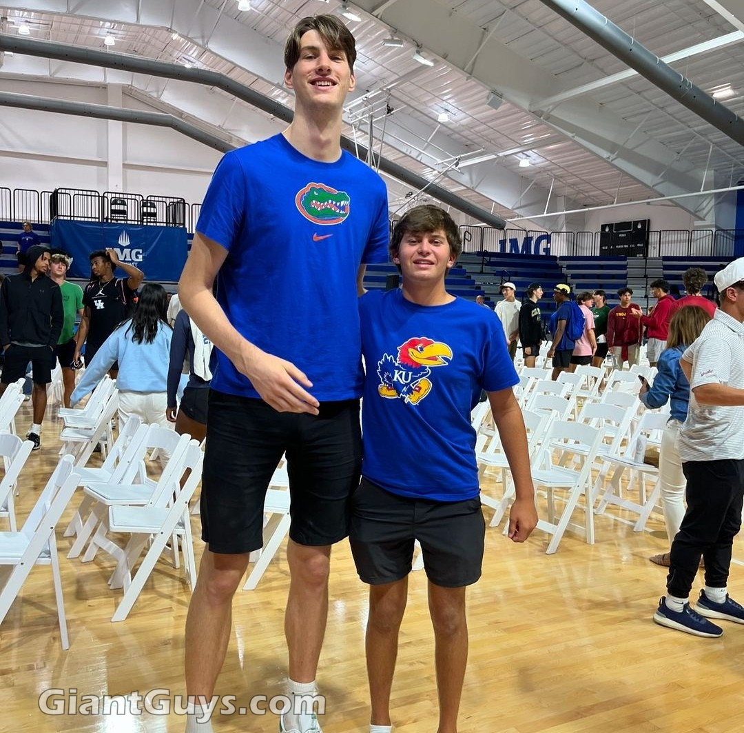 Olivier Rioux tall 7ft8