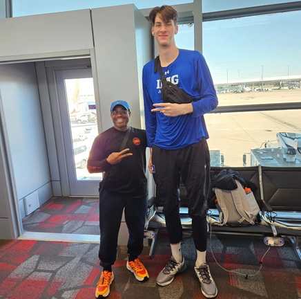 Olivier Rioux tall 7ft8